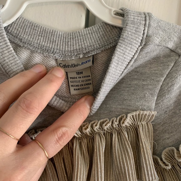 Calvin Klein Sweatshirt - Picture 2 of 3